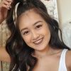 Daisy Vang - @darlindaisies - Poshmark
